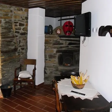 Podence בית כפרי מסדו דה קבליירוס