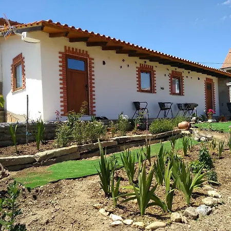 בית כפרי Podence מסדו דה קבליירוס